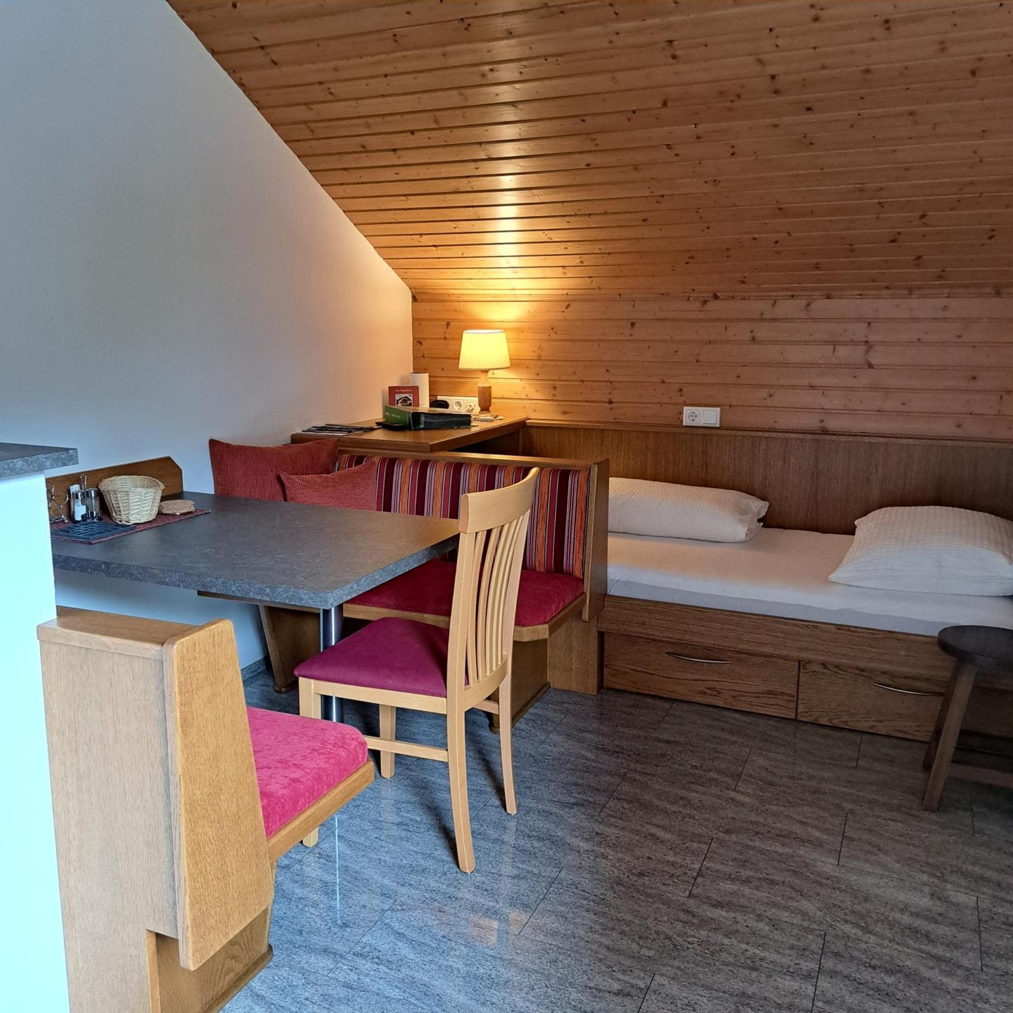 Haus Guggenberger Hotell Liesing Exteriör bild